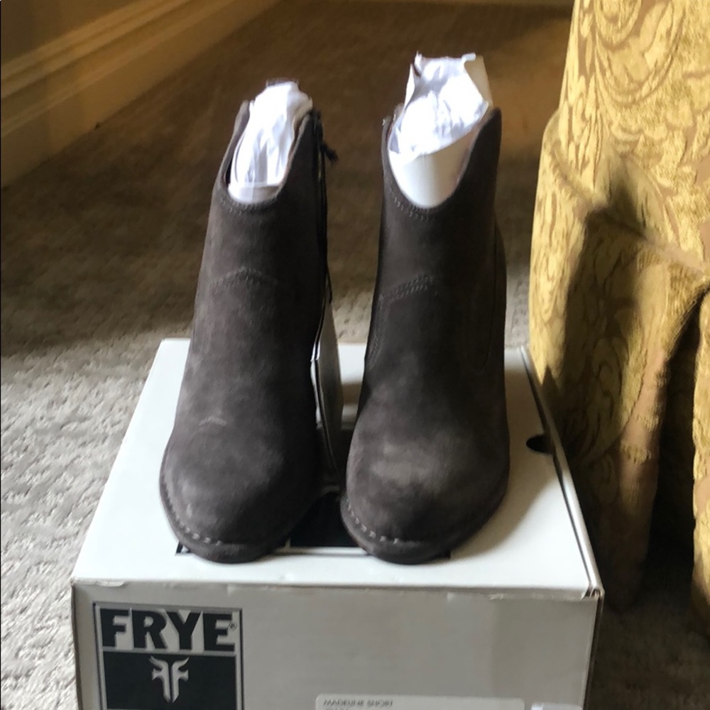 BNWT Frye suede booties size 6.5